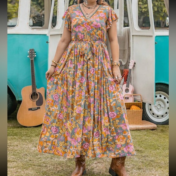 Plus size boho floral print butterfly sleeve belted maxi dress - Picture 4 of 10